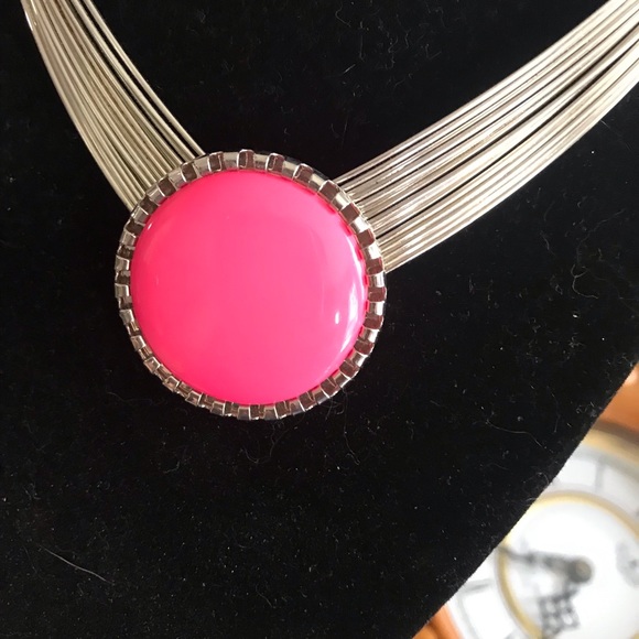 Gorgeous pink and silver metal choker. - Picture 2 of 7